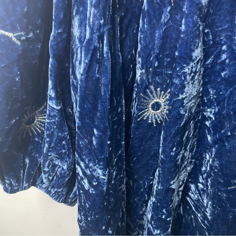 Wayward Fancies Eshakti Blue Crushed Velvet Floral Zodiac Embroidered Tunic - Picture 3 of 8
